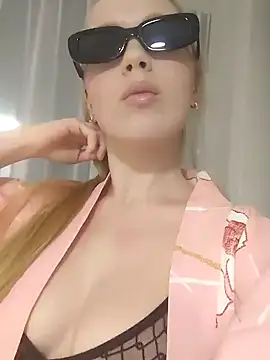 Snapshot of Little_Forest_ELF chatting on 01.25.25 Little Forest ELF online show from 01.25.25