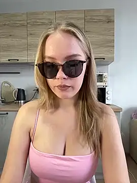 Snapshot of Little_Forest_ELF chatting on 03.21.25 Little Forest ELF online show from 03.21.25