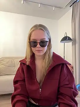 Snapshot of Little_Forest_ELF chatting on 11.02.25 Little Forest ELF online show from 11.02.25