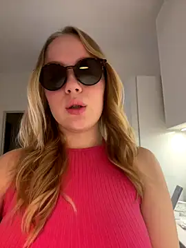 Snapshot of Little_Forest_ELF chatting on 11.28.25 Little Forest ELF online show from 11.28.25