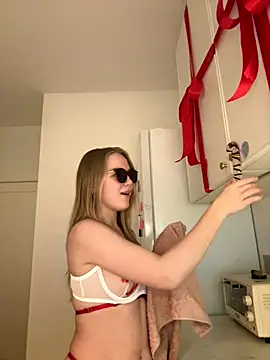 Snapshot of Little_Forest_ELF chatting on 12.15.25 Little Forest ELF online show from 12.15.25