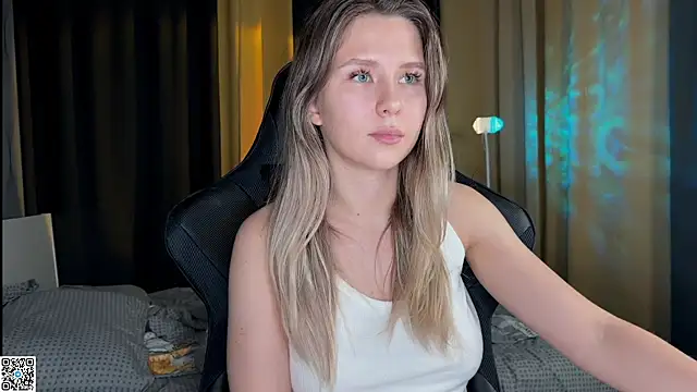 Snapshot of Ameliia_castro chatting on 10.08.25 Ameliia castro online show from 10.08.25