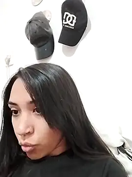 Snapshot of Annitavick1 chatting on 10.29.25 Annitavick1 online show from 10.29.25