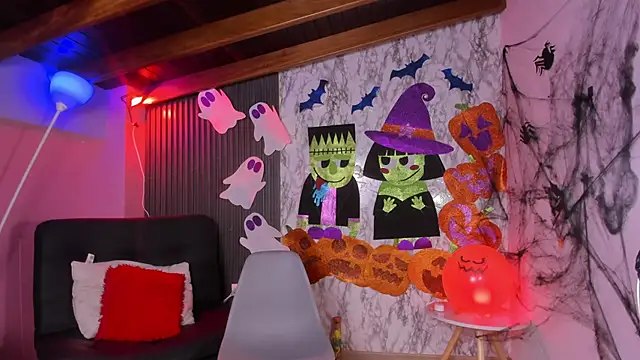 chloe blue online show from 10.31.25