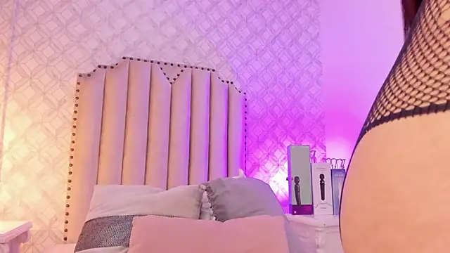 Charlotte  08 online show from 12.29.24