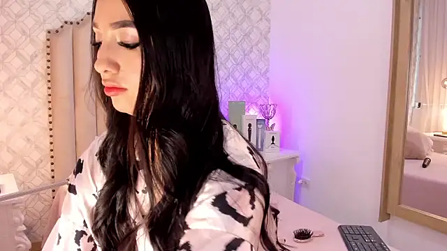 Charlotte  08 online show from 02.10.25