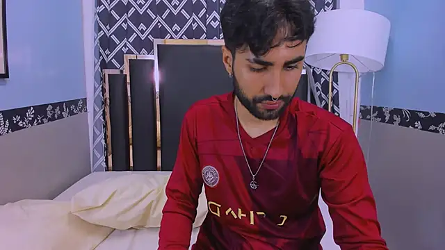 MilanZaire online show from 10.24.25