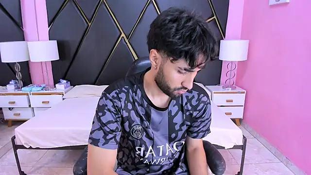 MilanZaire online show from 11.17.25