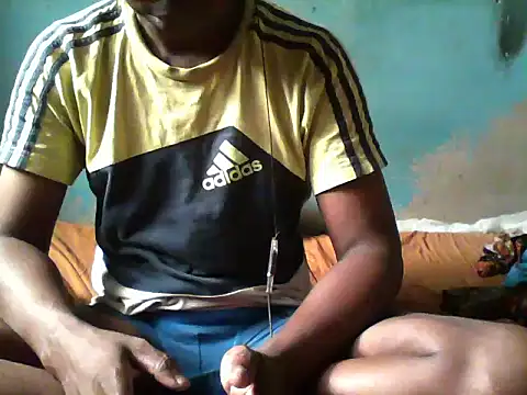 Snapshot of little__joy chatting on 12.18.25 little joy online show from 12.18.25