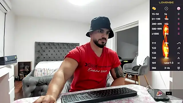 Snapshot of supermanboy94 chatting on 11.18.25 supermanboy94 online show from 11.18.25