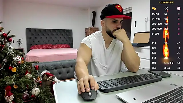 Snapshot of supermanboy94 chatting on 12.17.25 supermanboy94 online show from 12.17.25