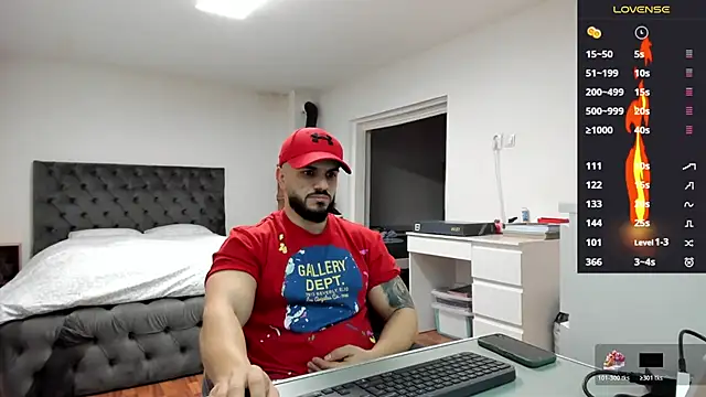 Snapshot of supermanboy94 chatting on 01.08.26 supermanboy94 online show from 01.08.26