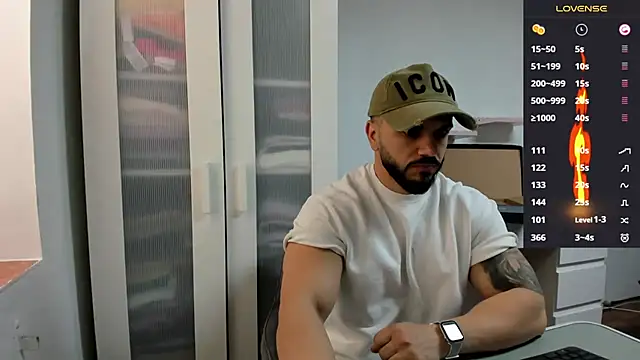 Snapshot of supermanboy94 chatting on 03.11.26 supermanboy94 online show from 03.11.26