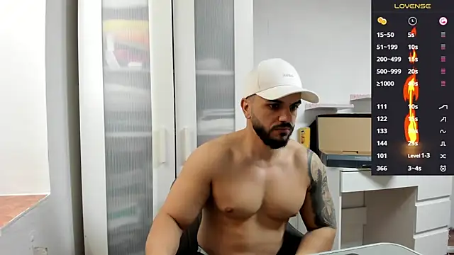 Snapshot of supermanboy94 chatting on 03.12.26 supermanboy94 online show from 03.12.26