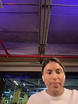 Snapshot of SaraParisi chatting on 11.05.25 SaraParisi online show from 11.05.25