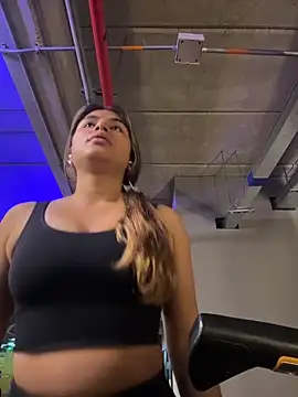 Snapshot of SaraParisi chatting on 11.13.25 SaraParisi online show from 11.13.25