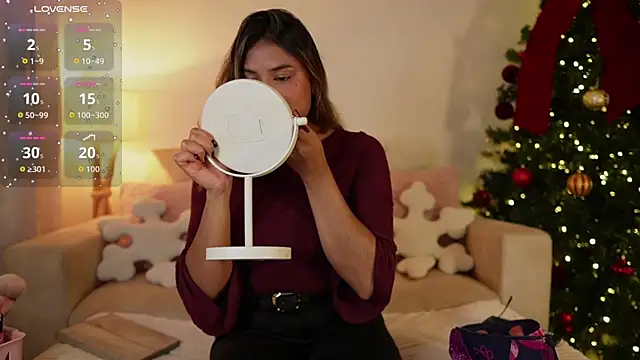 Snapshot of SaraParisi chatting on 11.17.25 SaraParisi online show from 11.17.25