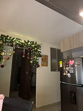 Snapshot of SaraParisi chatting on 11.24.25 SaraParisi online show from 11.24.25