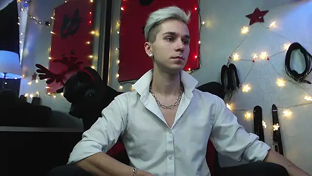 Joseph  Quinn online show from 12.24.24