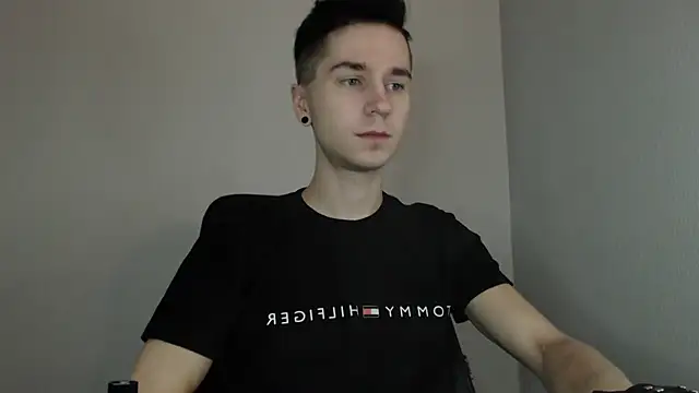 Joseph  Quinn online show from 01.09.25