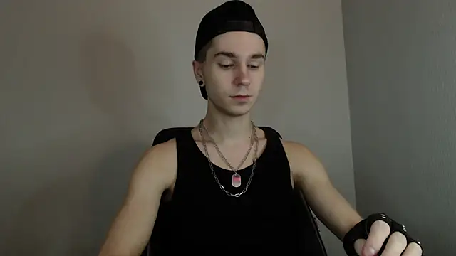 Joseph  Quinn online show from 01.11.25