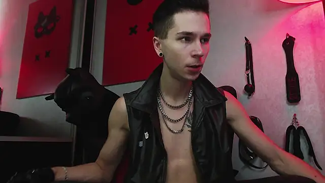 Joseph  Quinn online show from 01.18.25