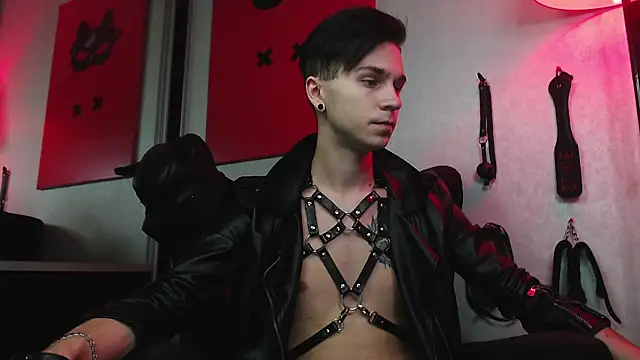 Joseph  Quinn online show from 01.19.25