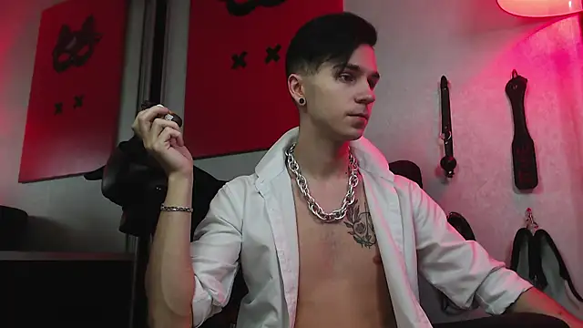 Joseph  Quinn online show from 01.29.25