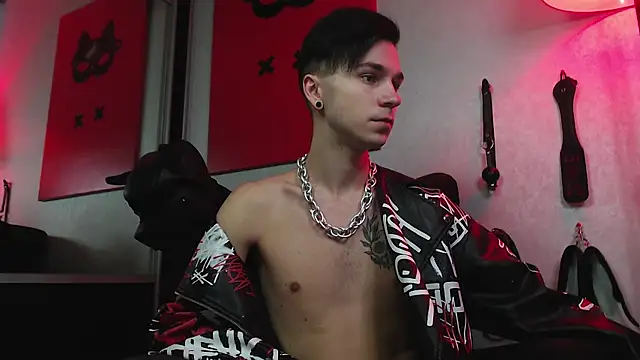 Joseph  Quinn online show from 02.03.25