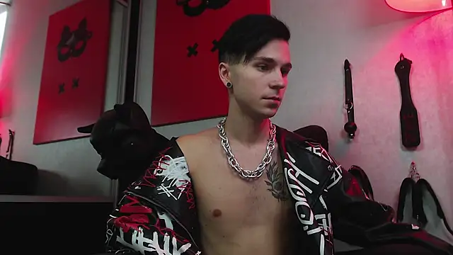 Joseph  Quinn online show from 02.03.25