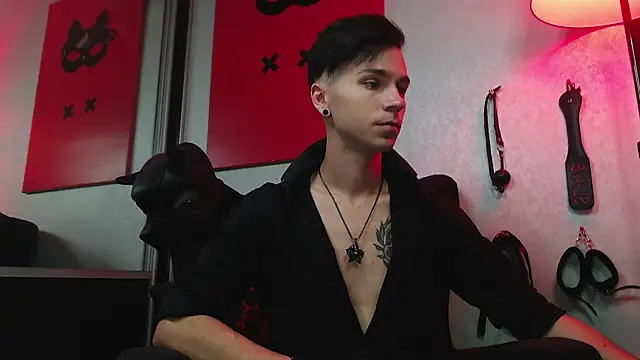 Joseph  Quinn online show from 03.07.25