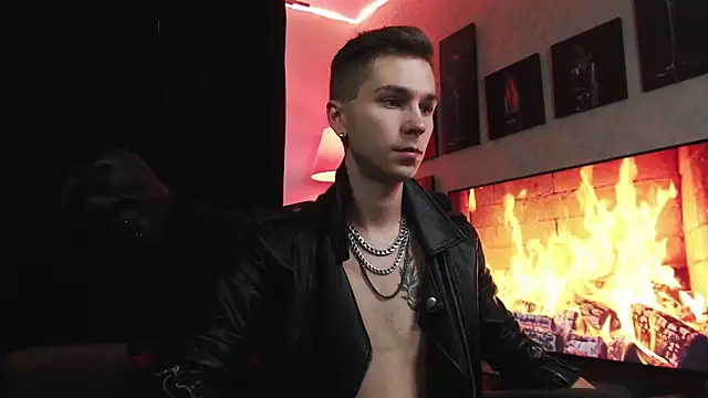 Joseph  Quinn online show from 09.17.25