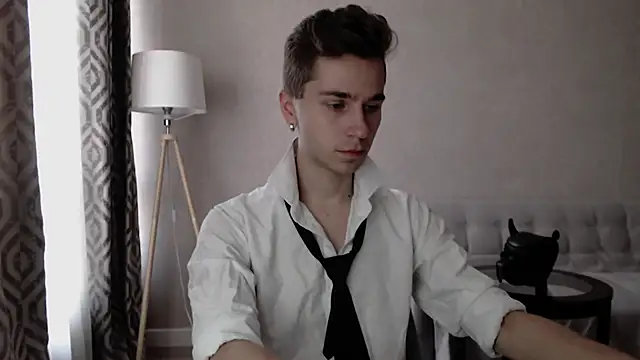 Joseph  Quinn online show from 09.30.25