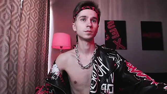 Joseph  Quinn online show from 10.24.25