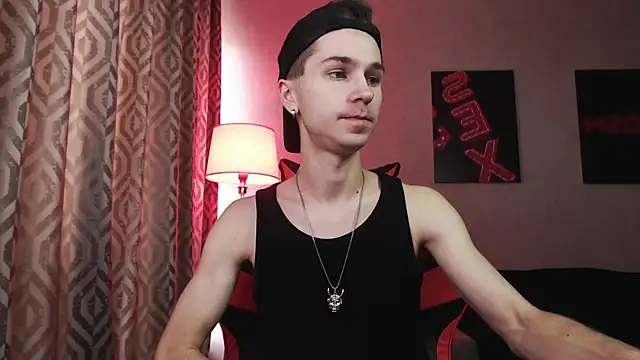 Joseph  Quinn online show from 11.03.25