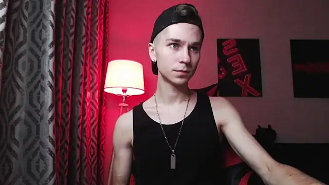 Joseph  Quinn online show from 11.30.25