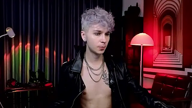 Joseph  Quinn online show from 05.05.26