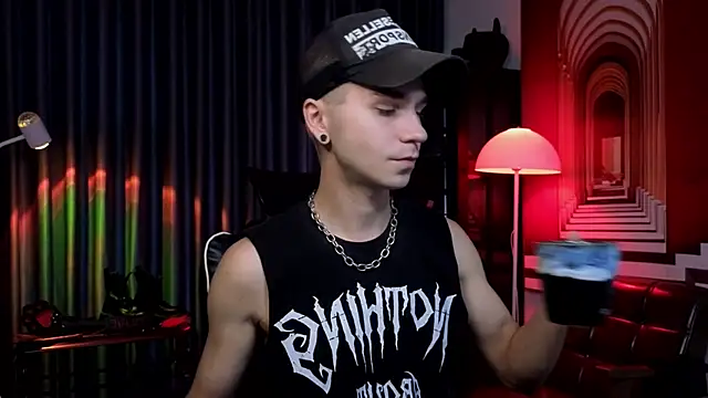 Joseph  Quinn online show from 05.07.26