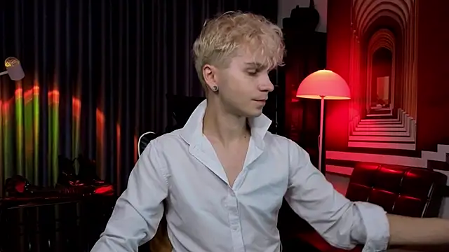 Joseph  Quinn online show from 05.08.26