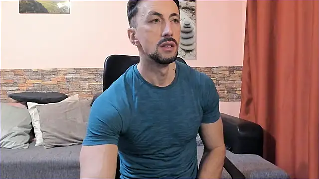 HotHunkTrainer online show from 03.19.25