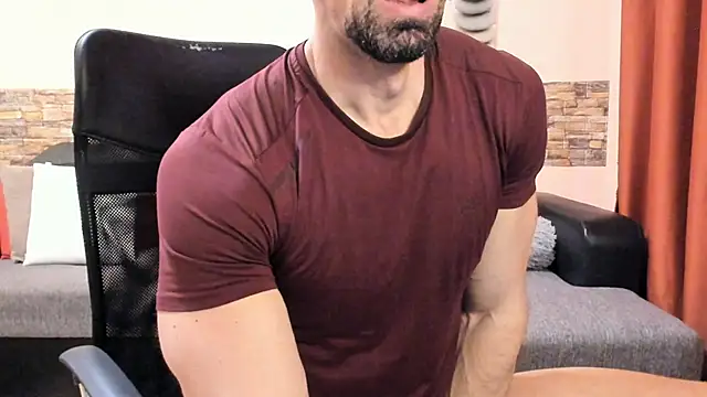 HotHunkTrainer online show from 06.08.26