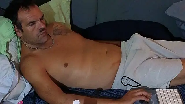 Snapshot of badboybrad11 chatting on 04.13.26 badboybrad11 online show from 04.13.26