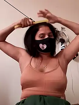 Snapshot of Cute_Nipa chatting on 02.13.25 Cute Nipa online show from 02.13.25