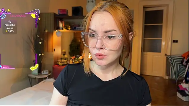 Snapshot of Sargonium999 chatting on 10.22.25 Sargonium999 online show from 10.22.25