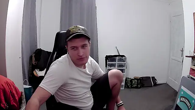 Snapshot of PKrisztian chatting on 04.16.26 PKrisztian online show from 04.16.26