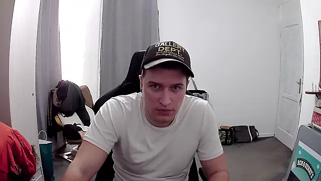 Snapshot of PKrisztian chatting on 04.16.26 PKrisztian online show from 04.16.26