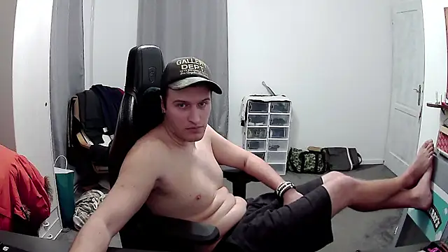 Snapshot of PKrisztian chatting on 04.24.26 PKrisztian online show from 04.24.26