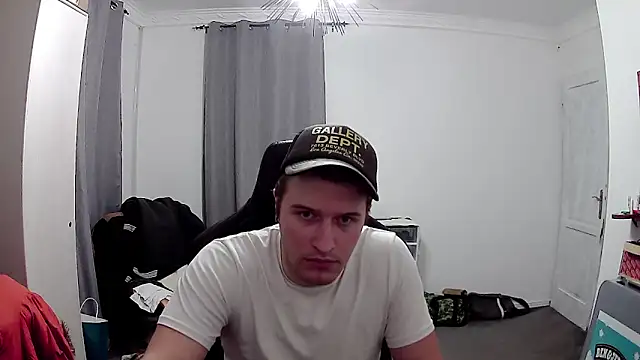 Snapshot of PKrisztian chatting on 05.16.26 PKrisztian online show from 05.16.26