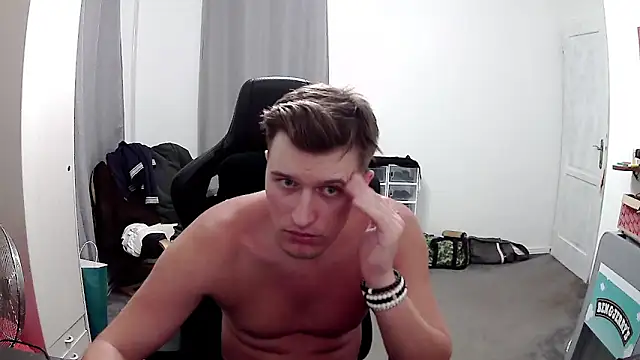 Snapshot of PKrisztian chatting on 05.28.26 PKrisztian online show from 05.28.26