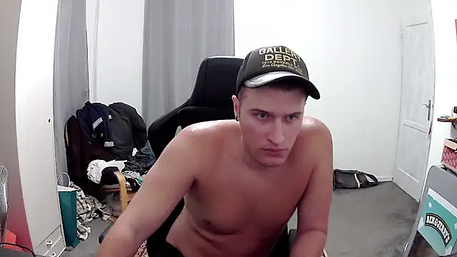 Snapshot of PKrisztian chatting on 05.29.26 PKrisztian online show from 05.29.26